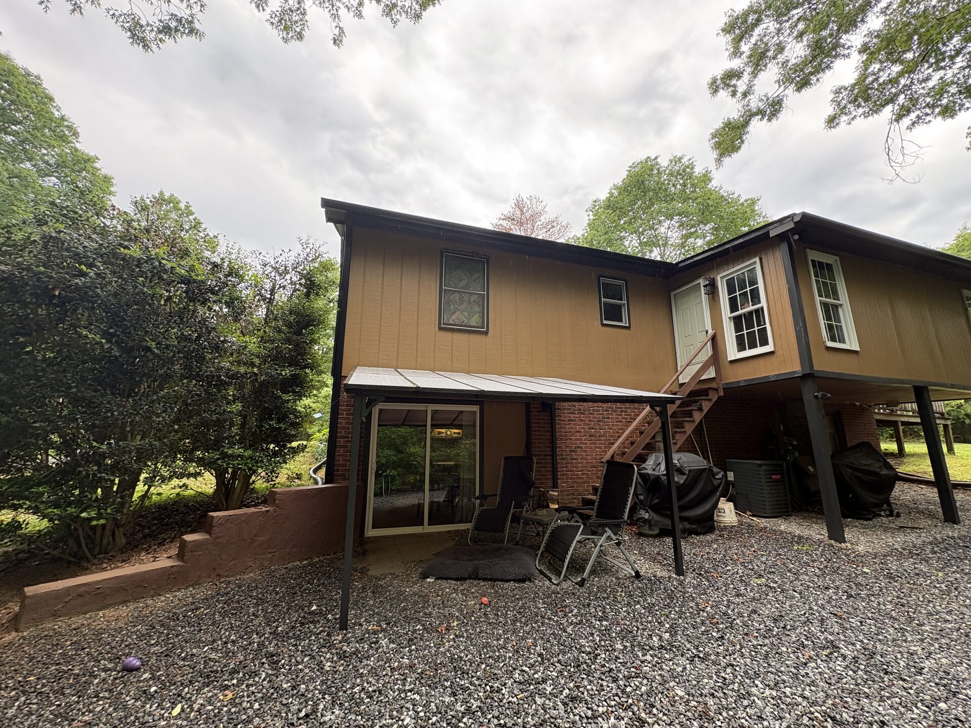 Seamless gutter installed on a Carolina home