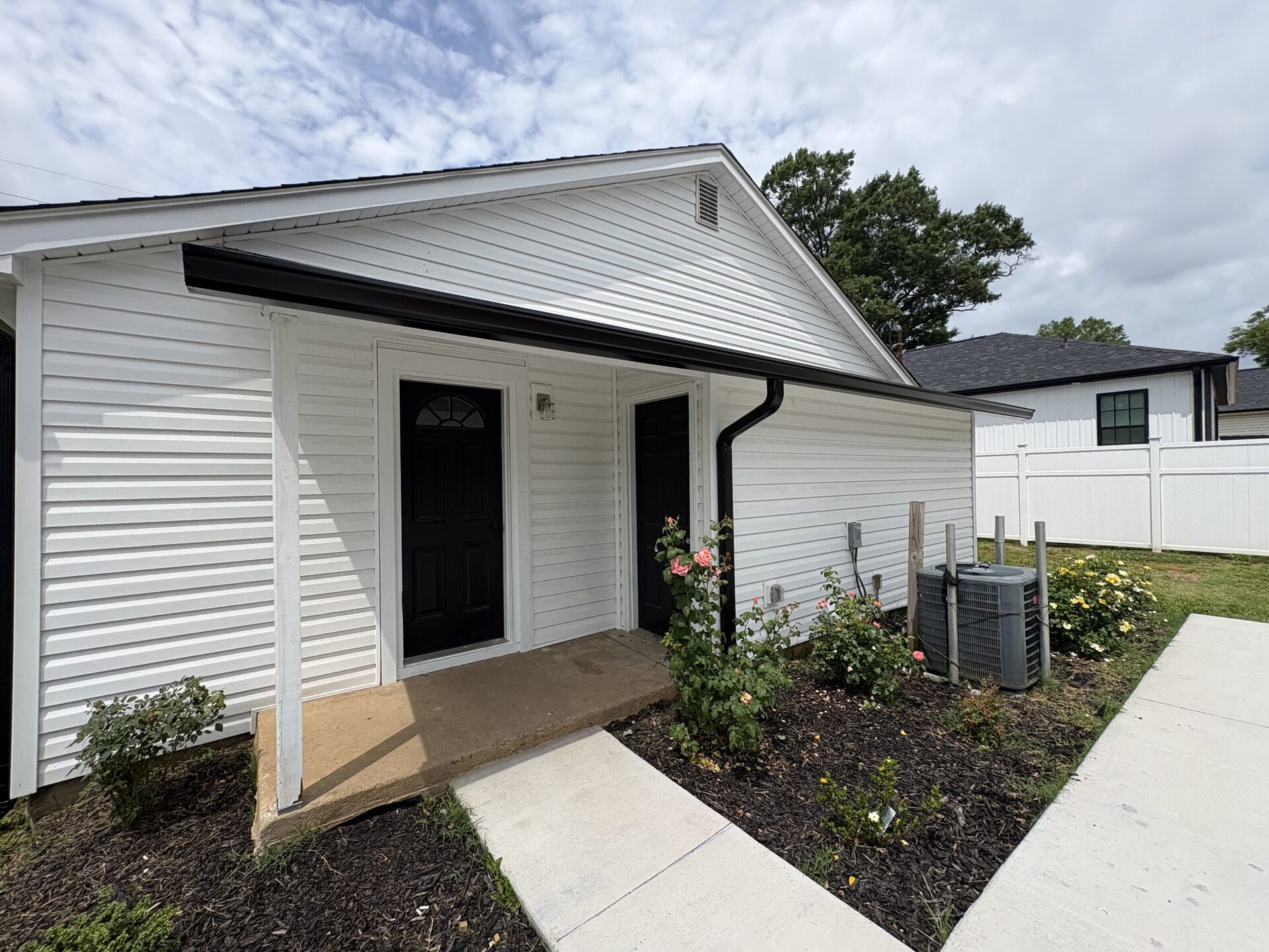 Seamless gutter installed on a Carolina home